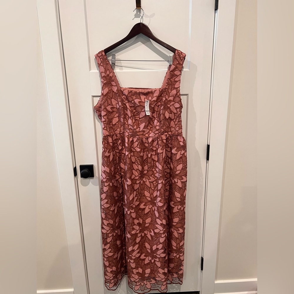 New York & Company Sleeveless Square Neck Floral Dress, XXL, Red.